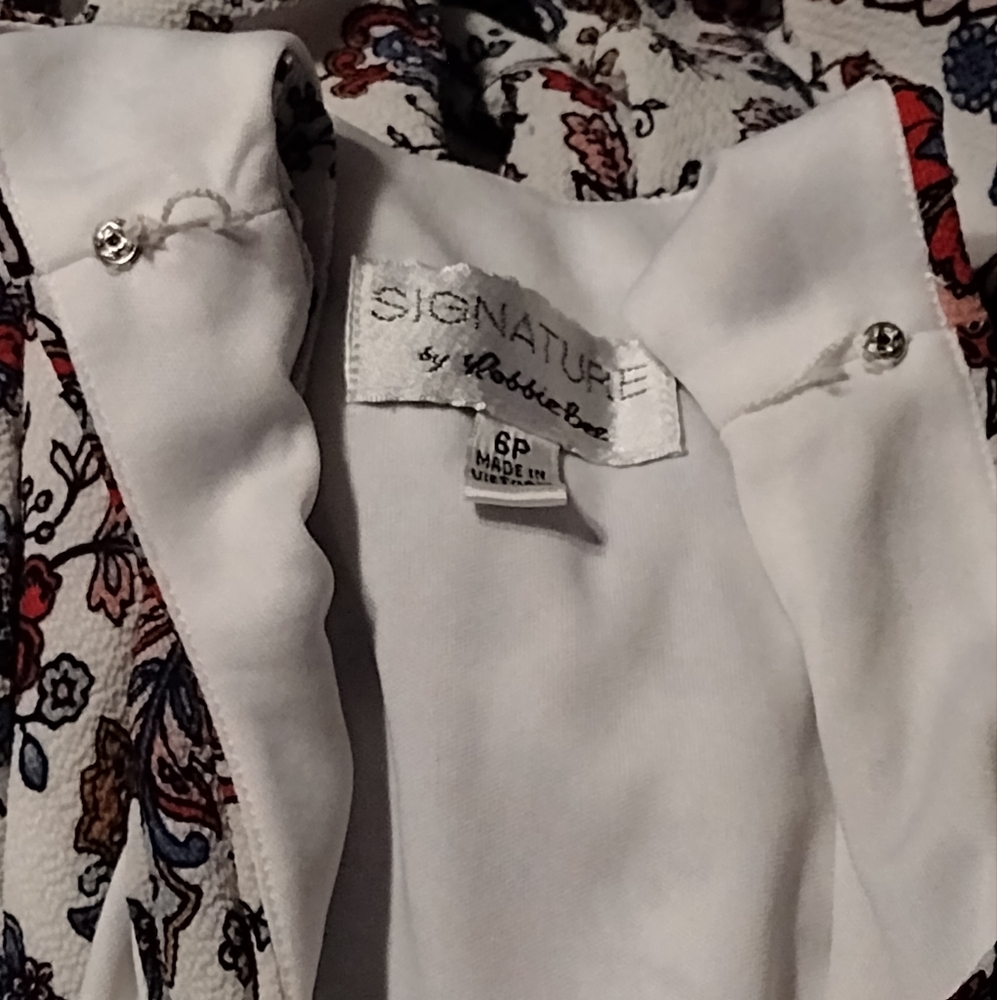 Beautiful handkerchief dress - Picture 9 of 15
